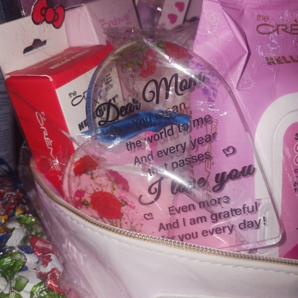 Hello Kitty Basket Bundle - Picture 2 of 4